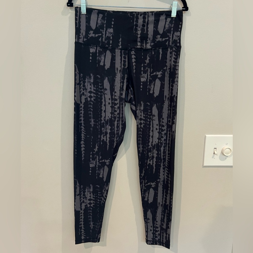Danskin Black and Gray Abstract Leggings
